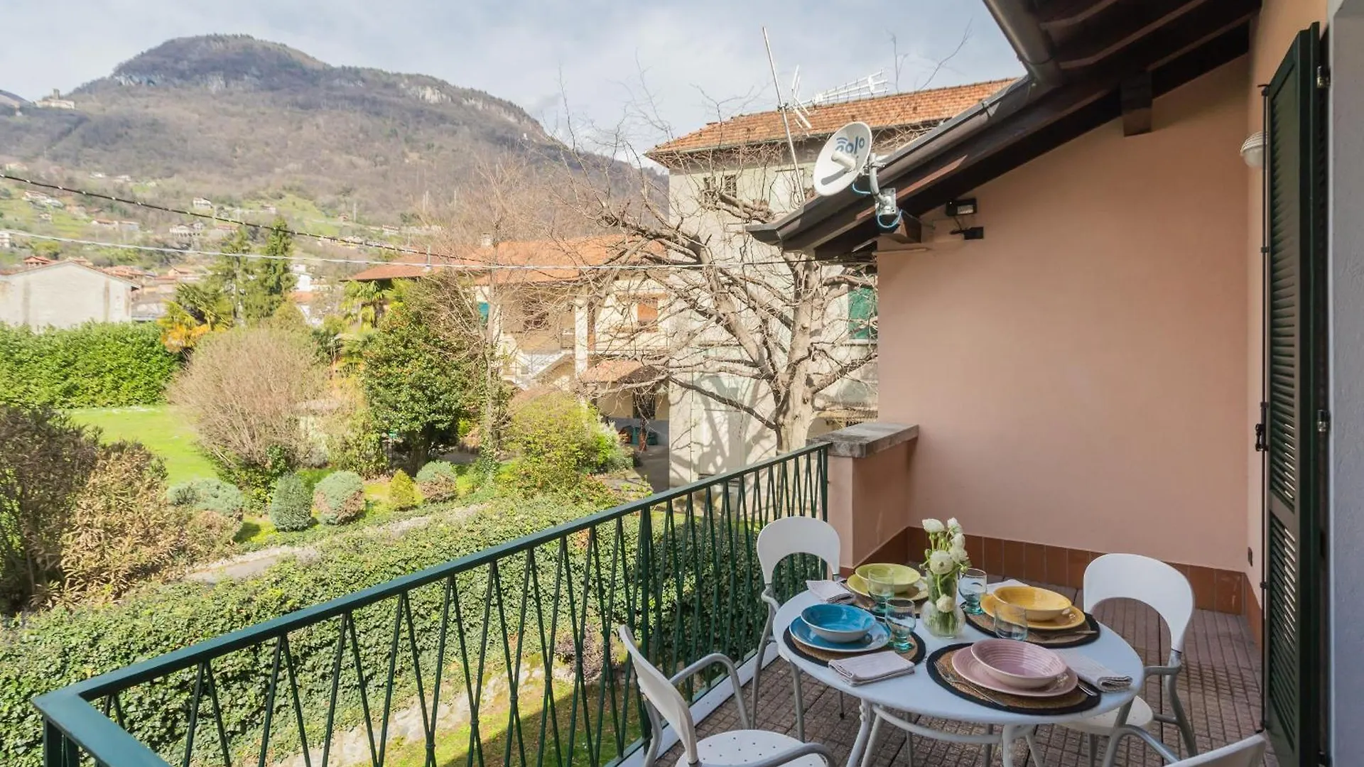 Ponente Balcony & Garden By Rent All Como Gravedona 0*,  Italia