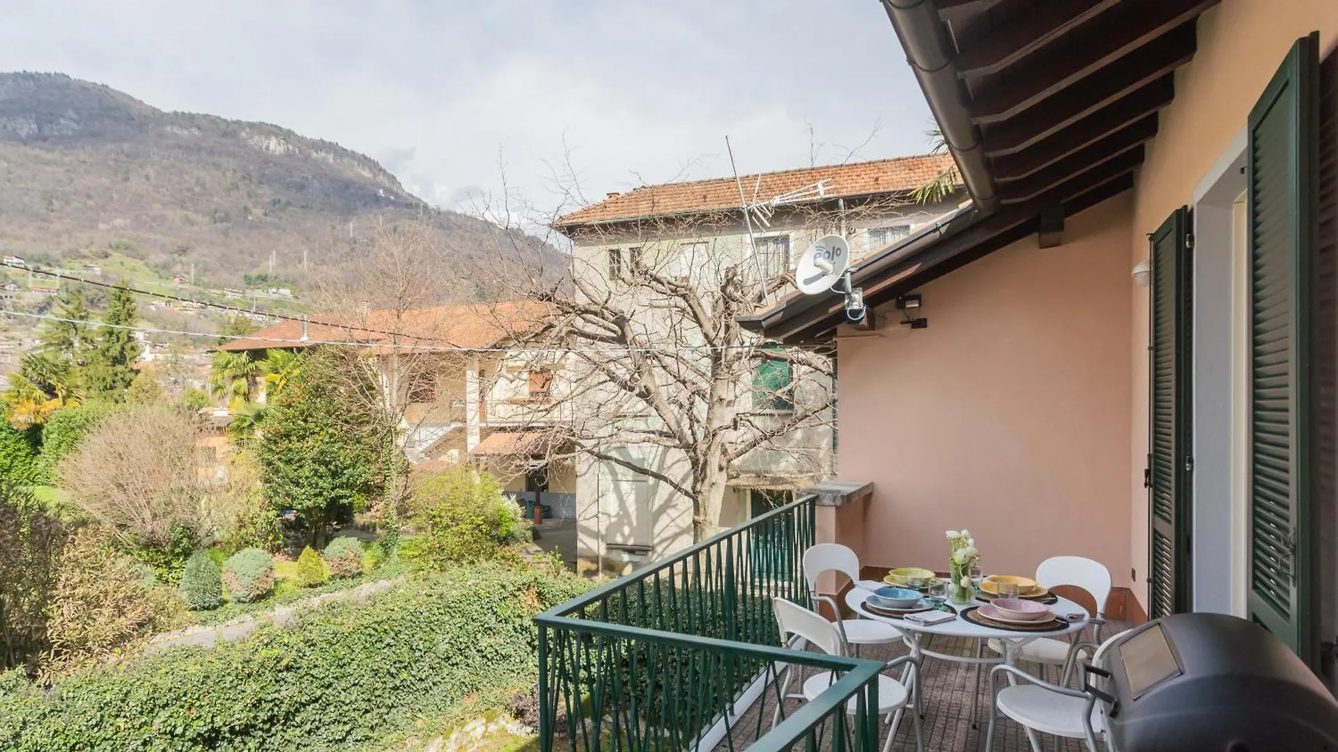 Ponente Balcony & Garden By Rent All Como Gravedona Apartamento