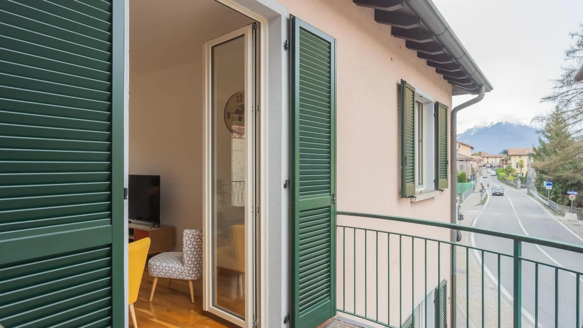 Ponente Balcony & Garden By Rent All Como Gravedona 0*,  Italia